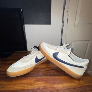 Nike White and Navy Sneakers with Gum Sole